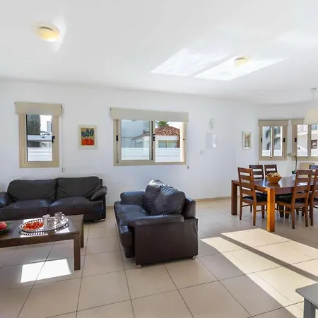 Amber Palm Villa *